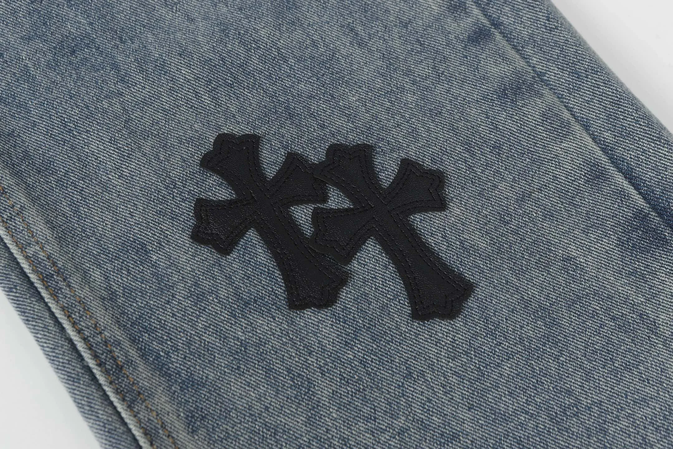 P260 Cross-border model, please do not place an order if you are pursuing quality - Chrome Hearts/Chrome Hearts Cross ✝️ Inlaid embroidered washed jeans, trousers and casual pants - High weight, high density and high quality. The wool is soft, delicate and skin-friendly. It feels soft and silky. It has excellent warmth and skin-friendly properties. - Customized weaving and dyeing, no color difference. No matter the fabric or workmanship details, it beats the ordinary version on the market - Hardware zipper accessories are all customized, full of details -Colour: washed blue -Size: 28 30 32 34 36